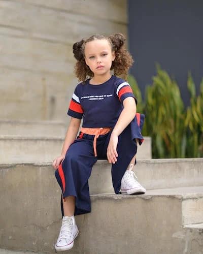 Photo of a cute girl, middle names for Naomi are lovely